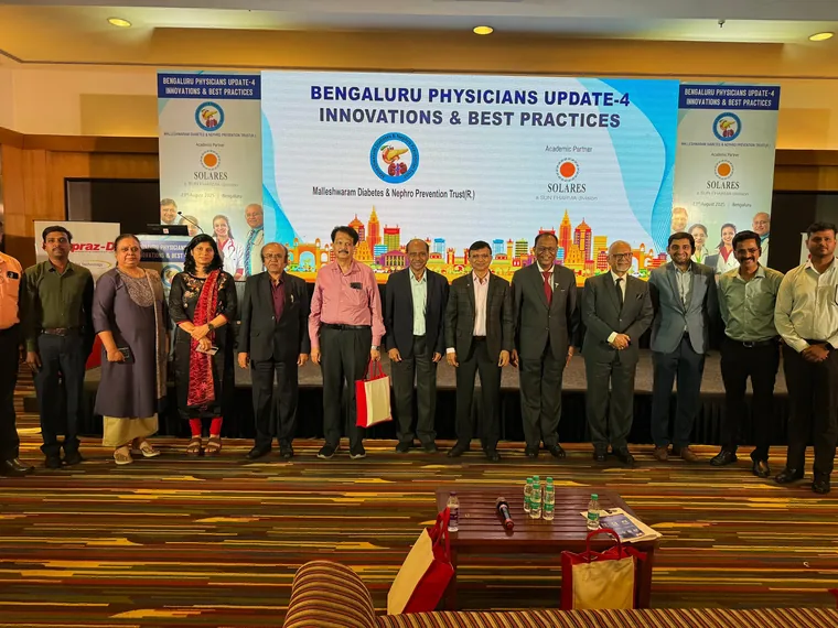 Dr. Neema Bhat with speakers at Bengaluru Physicians Update-4